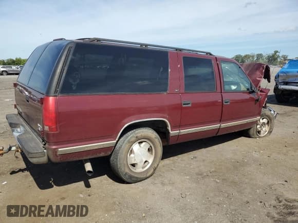 ✅ 1998 GMC Suburban • VIN: 3GKFK16R1WG503206 • Lot: 69802344. Wystawiony na Copart z przebiegiem 231 148 mil. Bezpłatny archiwum sprzedaży aukcyjnych z USA i szczegółowy raport historii pojazdu na DreamBid. Zdjęcie 3.