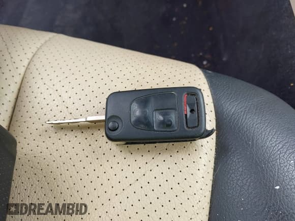 ✅ 2003 Mercedes-Benz SLK 320 • VIN: WDBKK65F43F278662 • Лот: 42804813. Опубликован ранее на IAAI с пробегом 109 013 миль. Бесплатный доступ к архиву аукционных продаж из США и подробный отчёт об истории автомобиля на DreamBid. Изображение 11.