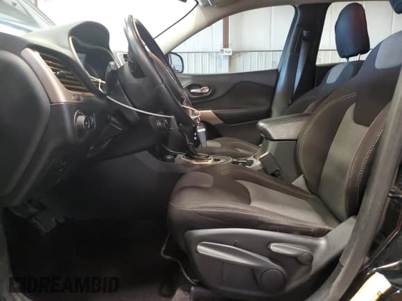 ✅ 2018 Jeep Cherokee Latitude • VIN: 1C4PJMCB1JD602254 • Лот: 70247425. Опубликован ранее на Copart с пробегом 78 860 миль. Бесплатный доступ к архиву аукционных продаж из США и подробный отчёт об истории автомобиля на DreamBid. Изображение 7.