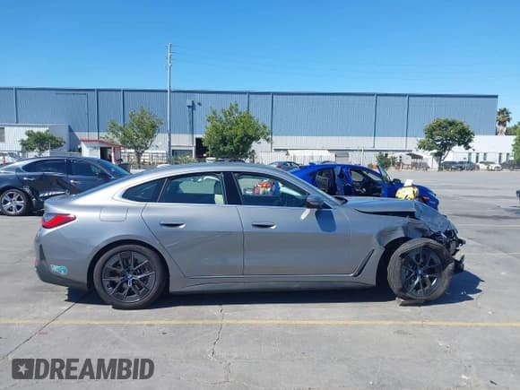 ✅ 2025 BMW i4 eDrive40 • VIN: WBY23HD09SFU95693 • Lot: 42860575. Listed on IAAI with 1,330 mi. Free auction sales archive from the USA and detailed vehicle history report at DreamBid. Image 14.