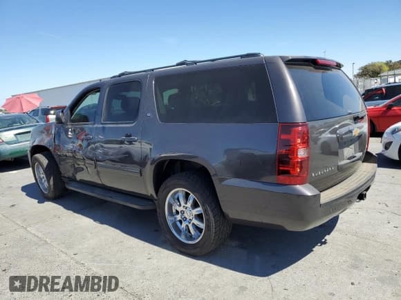 ✅ 2010 Chevrolet Suburban LT • VIN: 1GNUCJE09AR253538 • Lot: 70536284. Wystawiony na Copart z przebiegiem 242 152 mil. Bezpłatny archiwum sprzedaży aukcyjnych z USA i szczegółowy raport historii pojazdu na DreamBid. Zdjęcie 2.