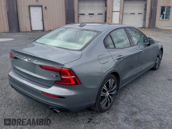 ✅ 2020 Volvo S60 Momentum • VIN: 7JRA22TK4LG031854 • Lot: 92740605. Listed on Copart with 57,261 mi. Free auction sales archive from the USA and detailed vehicle history report at DreamBid. Image 4.