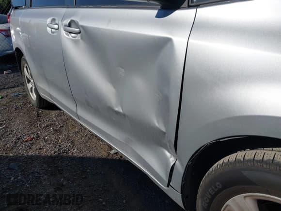 ✅ 2015 Toyota Sienna LE • VIN: 5TDKK3DC4FS593652 • Lot: 43519208. Listed on IAAI with 135,192 mi. Free auction sales archive from the USA and detailed vehicle history report at DreamBid. Image 18.