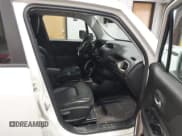 ✅ 2017 Jeep Renegade Limited • VIN: ZACCJBDB1HPE51185 • Lot: 43108933. Wystawiony na IAAI z przebiegiem 104 101 mil. Bezpłatny archiwum sprzedaży aukcyjnych z USA i szczegółowy raport historii pojazdu na DreamBid. Zdjęcie 5.