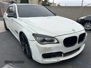 ✅ 2013 BMW 7 Series 750Li xDrive • VIN: WBAYF8C5XDD139832 • Lot: 42487869. Wystawiony na IAAI z przebiegiem 149 480 mil. Bezpłatny archiwum sprzedaży aukcyjnych z USA i szczegółowy raport historii pojazdu na DreamBid. Zdjęcie 1.