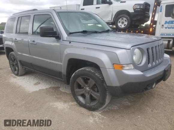 ✅ 2015 Jeep Patriot High Altitude • VIN: 1C4NJPFA2FD318571 • Лот: 60547535. Опубликован ранее на Copart с пробегом 126 714 миль. Бесплатный доступ к архиву аукционных продаж из США и подробный отчёт об истории автомобиля на DreamBid. Изображение 4.