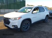 ✅ 2021 Chevrolet Traverse RS • VIN: 1GNEVJKW3MJ196683 • Lot: 41822299. Wystawiony na IAAI z przebiegiem 48 351 mil. Bezpłatny archiwum sprzedaży aukcyjnych z USA i szczegółowy raport historii pojazdu na DreamBid. Zdjęcie 2.