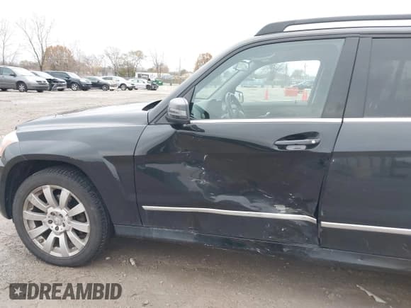 ✅ 2012 Mercedes-Benz GLK 350 • VIN: WDCGG8HB4CF819183 • Lot: 40933281. Listed on IAAI with 141,020 mi. Free auction sales archive from the USA and detailed vehicle history report at DreamBid. Image 6.