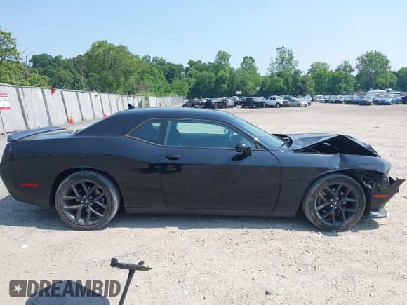 ✅ 2022 Dodge Challenger R/T • VIN: 2C3CDZBT9NH196279 • Lot: 42413742. Wystawiony na IAAI z przebiegiem 37 515 mil. Bezpłatny archiwum sprzedaży aukcyjnych z USA i szczegółowy raport historii pojazdu na DreamBid. Zdjęcie 13.