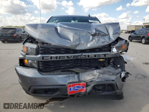 ✅ 2020 Chevrolet Silverado 1500 Custom • VIN: 1GCRWBEK8LZ242272 • Lot: 72089074. Wystawiony na Copart z przebiegiem 39 922 mil. Bezpłatny archiwum sprzedaży aukcyjnych z USA i szczegółowy raport historii pojazdu na DreamBid. Zdjęcie 5.