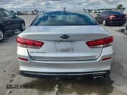 ✅ 2020 Kia Optima SE • VIN: 5XXGT4L3XLG447621 • Лот: 90609575. Опубликован ранее на Copart с пробегом 55 428 миль. Бесплатный доступ к архиву аукционных продаж из США и подробный отчёт об истории автомобиля на DreamBid. Изображение 6.