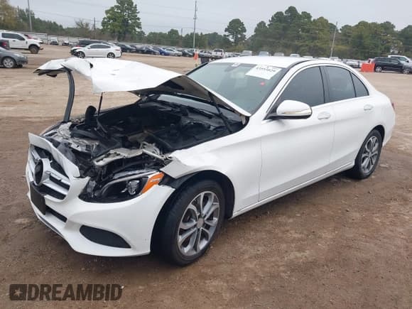 ✅ 2015 Mercedes-Benz C 300 • VIN: 55SWF4KB0FU002449 • Lot: 43553029. Wystawiony na IAAI z przebiegiem 130 959 mil. Bezpłatny archiwum sprzedaży aukcyjnych z USA i szczegółowy raport historii pojazdu na DreamBid. Zdjęcie 2.
