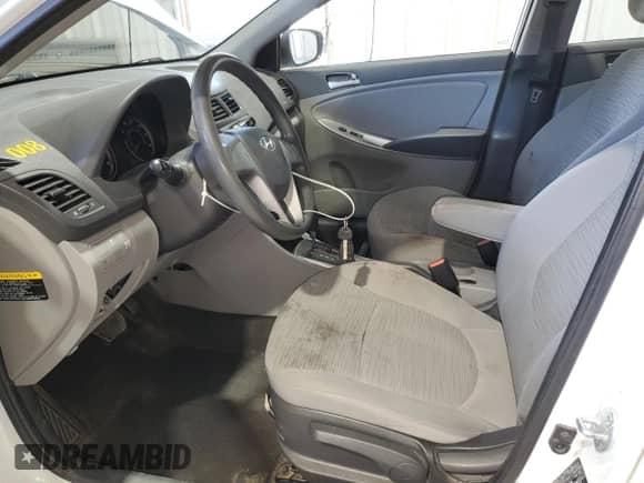 2015 Hyundai Accent GLS z VIN KMHCT4AE8FU924933, wystawiony jako Copart lot #90636105 z przebiegiem 465 167 mil mil oraz Czysty tytuł • Clean title. Historia ofert i sprzedaży dostępna na DreamBid. Obrazek 7.