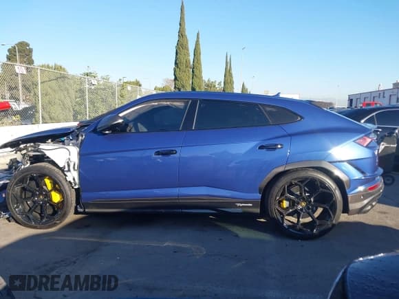 ✅ 2024 Lamborghini Urus Performante • VIN: ZPBUC3ZL3RLA30847 • Lot: 40935032. Listed on IAAI with Not provided. Free auction sales archive from the USA and detailed vehicle history report at DreamBid. Image 15.