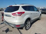 ✅ 2015 Ford Escape Titanium • VIN: 1FMCU0J95FUB14099 • Lot: 43734522. Wystawiony na IAAI z przebiegiem 142 647 mil. Bezpłatny archiwum sprzedaży aukcyjnych z USA i szczegółowy raport historii pojazdu na DreamBid. Zdjęcie 4.