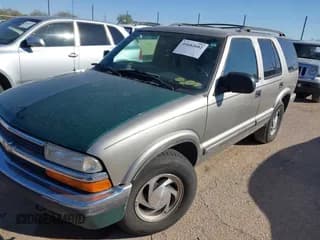 ✅ 2001 Chevrolet Blazer LT • VIN: 1GNDT13W71K195400 • Lot: 41682682. Wystawiony na IAAI z przebiegiem 178 957 mil. Bezpłatny archiwum sprzedaży aukcyjnych z USA i szczegółowy raport historii pojazdu na DreamBid. Zdjęcie 2.