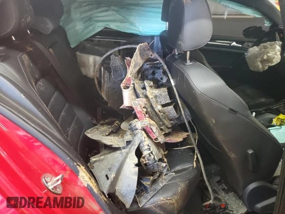 ✅ 2017 Volkswagen Golf R • VIN: WVWVF7AU3HW072916 • Лот: 82634035. Опубликован ранее на Copart с пробегом Не указан. Бесплатный доступ к архиву аукционных продаж из США и подробный отчёт об истории автомобиля на DreamBid. Изображение 10.