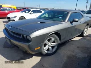 ✅ 2009 Dodge Challenger SE • VIN: 2B3LJ44VX9H594615 • Lot: 41648601. Wystawiony na IAAI z przebiegiem 177 377 mil. Bezpłatny archiwum sprzedaży aukcyjnych z USA i szczegółowy raport historii pojazdu na DreamBid. Zdjęcie 2.