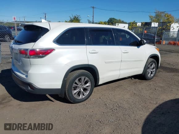 ✅ 2014 Toyota Highlander LE Plus • VIN: 5TDBKRFH9ES005206 • Lot: 43465016. Wystawiony na IAAI z przebiegiem 149 901 mil. Bezpłatny archiwum sprzedaży aukcyjnych z USA i szczegółowy raport historii pojazdu na DreamBid. Zdjęcie 4.
