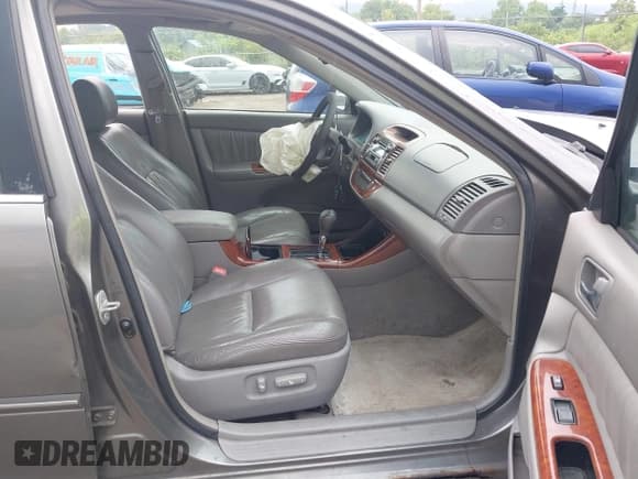 ✅ 2004 Toyota Camry LE • VIN: 4T1BF32K64U574765 • Лот: 42695649. Опубликован ранее на IAAI с пробегом 187 526 миль. Бесплатный доступ к архиву аукционных продаж из США и подробный отчёт об истории автомобиля на DreamBid. Изображение 5.