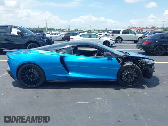 ✅ 2021 McLaren GT • VIN: SBM22GCA7MW000989 • Lot: 42371750. Wystawiony na IAAI z przebiegiem 3 096 mil. Bezpłatny archiwum sprzedaży aukcyjnych z USA i szczegółowy raport historii pojazdu na DreamBid. Zdjęcie 13.