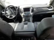 ✅ 2017 Chevrolet Suburban LT • VIN: 1GNSKHKCXHR335578 • Lot: 77782024. Wystawiony na Copart z przebiegiem Nie podano. Bezpłatny archiwum sprzedaży aukcyjnych z USA i szczegółowy raport historii pojazdu na DreamBid. Zdjęcie 8.