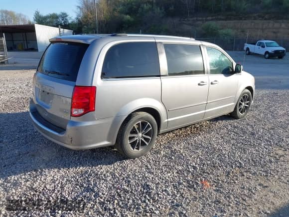 2017 Dodge Grand Caravan SXT с VIN 2C4RDGCG3HR715899, выставлен на аукционе IAAI как лот 42008746 с пробегом 165 035 миль миль и . История ставок и продаж доступна на DreamBid. Изображение 4.