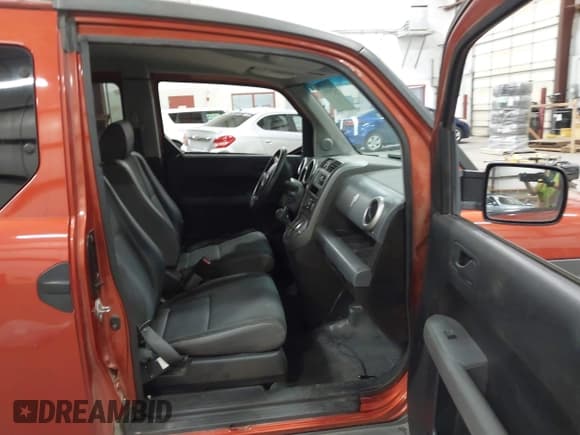 ✅ 2005 Honda Element LX • VIN: 5J6YH28305L031867 • Lot: 42546963. Listed on IAAI with 170,224 mi. Free auction sales archive from the USA and detailed vehicle history report at DreamBid. Image 5.