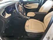 ✅ 2025 Buick Encore GX Sport Touring • VIN: KL4AMESL3SB111818 • Lot: 90853185. Wystawiony na Copart z przebiegiem 2 568 mil. Bezpłatny archiwum sprzedaży aukcyjnych z USA i szczegółowy raport historii pojazdu na DreamBid. Zdjęcie 7.