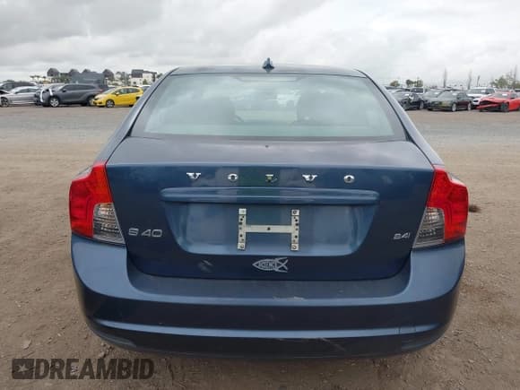 ✅ 2009 Volvo S40 2.4L • VIN: YV1MS382292445158 • Lot: 42032933. Listed on IAAI with 129,025 mi. Free auction sales archive from the USA and detailed vehicle history report at DreamBid. Image 16.