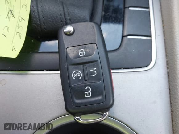 ✅ 2020 Volkswagen Passat SE • VIN: 1VWWA7A36LC001744 • Lot: 43606170. Wystawiony na IAAI z przebiegiem Nie podano. Bezpłatny archiwum sprzedaży aukcyjnych z USA i szczegółowy raport historii pojazdu na DreamBid. Zdjęcie 11.