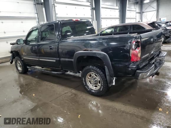 ✅ 2005 Chevrolet Silverado 2500HD Work Truck • VIN: 1GCHK23225F811390 • Lot: 90684385. Wystawiony na Copart z przebiegiem 313 034 mil. Bezpłatny archiwum sprzedaży aukcyjnych z USA i szczegółowy raport historii pojazdu na DreamBid. Zdjęcie 2.