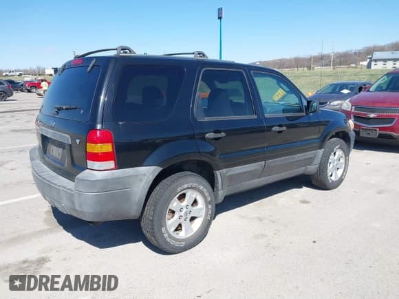 ✅ 2005 Ford Escape XLT • VIN: 1FMYU93135KB23105 • Lot: 41849131. Listed on IAAI with 164,645 mi. Free auction sales archive from the USA and detailed vehicle history report at DreamBid. Image 4.