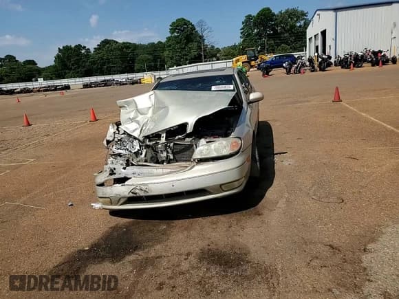 ✅ 2001 Infiniti I30 Luxury • VIN: JNKCA31A01T040273 • Lot: 70046855. Wystawiony na Copart z przebiegiem 182 489 mil. Bezpłatny archiwum sprzedaży aukcyjnych z USA i szczegółowy raport historii pojazdu na DreamBid. Zdjęcie 14.