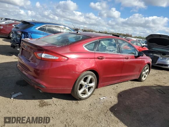 ✅ 2014 Ford Fusion SE • VIN: 1FA6P0H70E5383011 • Lot: 89734225. Wystawiony na Copart z przebiegiem 186 839 mil. Bezpłatny archiwum sprzedaży aukcyjnych z USA i szczegółowy raport historii pojazdu na DreamBid. Zdjęcie 3.