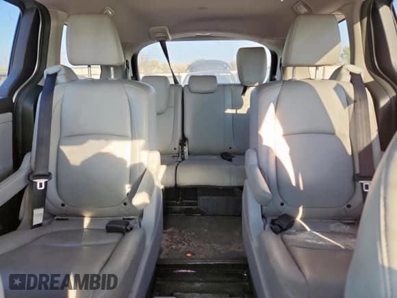 ✅ 2019 Honda Odyssey EX-L • VIN: 5FNRL6H7XKB077580 • Lot: 82417575. Listed on Copart with 163,408 mi. Free auction sales archive from the USA and detailed vehicle history report at DreamBid. Image 10.