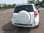 ✅ 2010 Toyota RAV4 • VIN: 2T3BF4DV1AW032988 • Лот: 43330294. Опубликован ранее на IAAI с пробегом 131 920 миль. Бесплатный доступ к архиву аукционных продаж из США и подробный отчёт об истории автомобиля на DreamBid. Изображение 16.