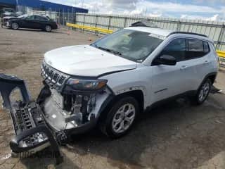 2025 Jeep Compass Latitude с VIN 3C4NJDBN3ST616977, выставлен на аукционе Copart как лот 86604705 с пробегом 2 036 миль миль и Чистый • Clean title. История ставок и продаж доступна на DreamBid. Изображение 1.