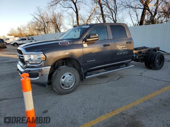 ✅ 2022 Ram 3500 Tradesman • VIN: 3C7WRTCL5NG242585 • Lot: 81503994. Wystawiony na Copart z przebiegiem 54 472 mil. Bezpłatny archiwum sprzedaży aukcyjnych z USA i szczegółowy raport historii pojazdu na DreamBid. Zdjęcie 1.