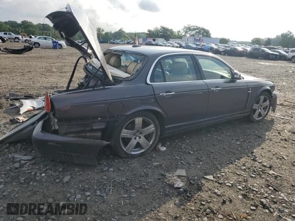 ✅ 2009 Jaguar XJ Series XJ8 • VIN: SAJWA71B79SH31014 • Lot: 64473075. Listed on Copart with Not provided. Free auction sales archive from the USA and detailed vehicle history report at DreamBid. Image 3.