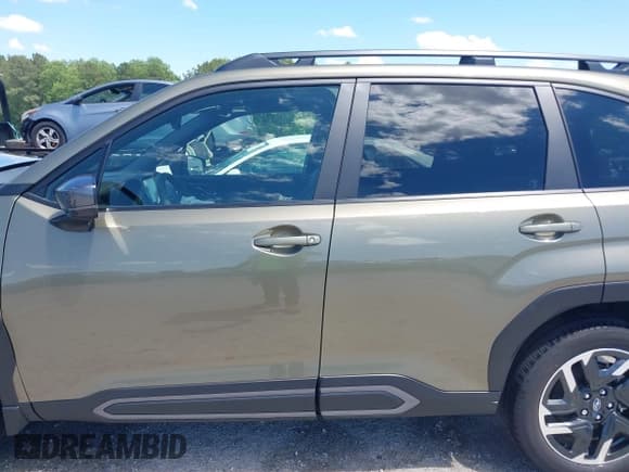 ✅ 2025 Subaru Forester Limited • VIN: JF2SLDRC6SH445868 • Lot: 42186891. Listed on IAAI with 6,488 mi. Free auction sales archive from the USA and detailed vehicle history report at DreamBid. Image 15.