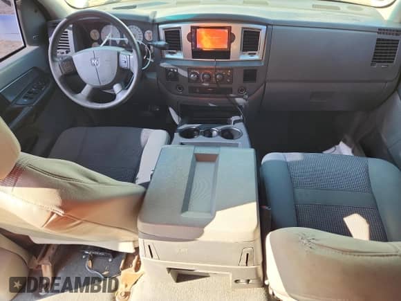 2007 Dodge 3500 Laramie z VIN 3D7MX39AX7G808670, wystawiony jako Copart lot #80113505 z przebiegiem 234 594 mil mil oraz Szkoda całkowita • Salvage title. Historia ofert i sprzedaży dostępna na DreamBid. Obrazek 8.