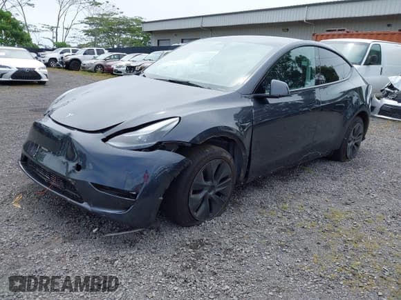 ✅ 2024 Tesla Model Y • VIN: 7SAYGDED5RF111338 • Lot: 42293384. Wystawiony na IAAI z przebiegiem 6 864 mil. Bezpłatny archiwum sprzedaży aukcyjnych z USA i szczegółowy raport historii pojazdu na DreamBid. Zdjęcie 17.