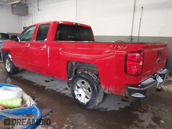 ✅ 2019 Chevrolet Silverado 1500 LT • VIN: 2GCVKPEC0K1114048 • Lot: 43668162. Wystawiony na IAAI z przebiegiem 106 363 mil. Bezpłatny archiwum sprzedaży aukcyjnych z USA i szczegółowy raport historii pojazdu na DreamBid. Zdjęcie 3.