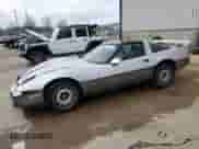 1985 Chevrolet Corvette z VIN 1G1YY0789F5106636, wystawiony jako Copart lot #86161924 z przebiegiem 105 024 mil mil oraz Szkoda całkowita • Salvage title. Historia ofert i sprzedaży dostępna na DreamBid. Obrazek 1.
