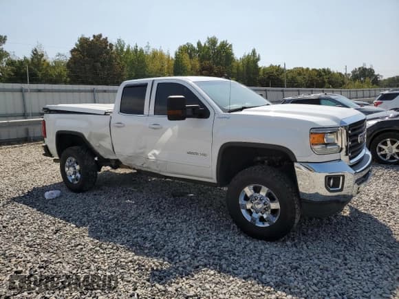 ✅ 2018 GMC Sierra 2500HD SLE • VIN: 1GT22SEG7JZ199548 • Лот: 71815325. Опубликован ранее на Copart с пробегом 213 696 миль. Бесплатный доступ к архиву аукционных продаж из США и подробный отчёт об истории автомобиля на DreamBid. Изображение 4.