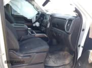 ✅ 2021 Chevrolet Silverado 1500 RST • VIN: 3GCUYEED3MG242351 • Lot: 43555641. Wystawiony na IAAI z przebiegiem 65 009 mil. Bezpłatny archiwum sprzedaży aukcyjnych z USA i szczegółowy raport historii pojazdu na DreamBid. Zdjęcie 5.