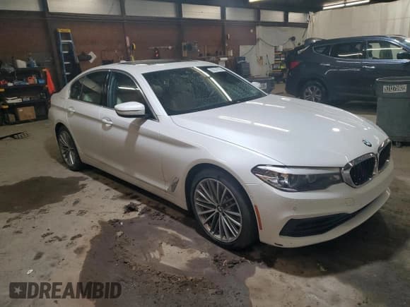 ✅ 2019 BMW 5 Series 530i xDrive • VIN: WBAJA7C56KG911541 • Lot: 86834725. Wystawiony na Copart z przebiegiem 102 245 mil. Bezpłatny archiwum sprzedaży aukcyjnych z USA i szczegółowy raport historii pojazdu na DreamBid. Zdjęcie 4.