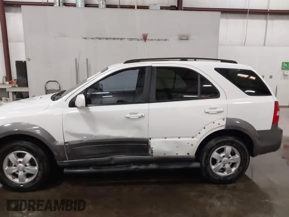 ✅ 2008 Kia Sorento EX • VIN: KNDJC736185763342 • Lot: 42640202. Listed on IAAI with 232,881 mi. Free auction sales archive from the USA and detailed vehicle history report at DreamBid. Image 14.