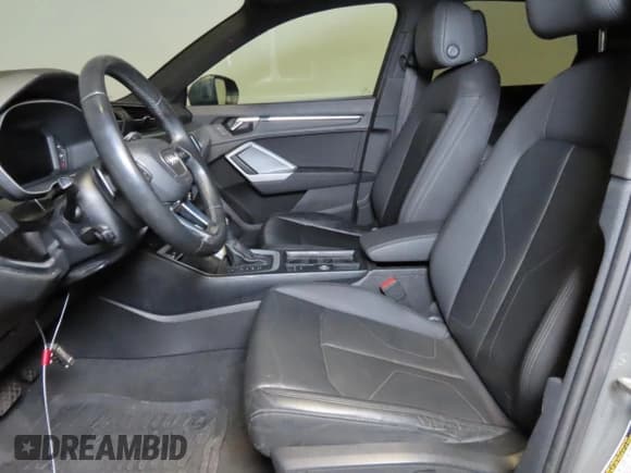 ✅ 2021 Audi Q3 S line Premium • VIN: WA1DECF39M1153959 • Lot: 80557985. Wystawiony na Copart z przebiegiem 30 830 mil. Bezpłatny archiwum sprzedaży aukcyjnych z USA i szczegółowy raport historii pojazdu na DreamBid. Zdjęcie 9.